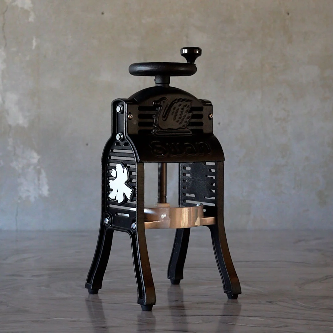 Black Swan Cast Iron Manual Ice Shaver - Image 3