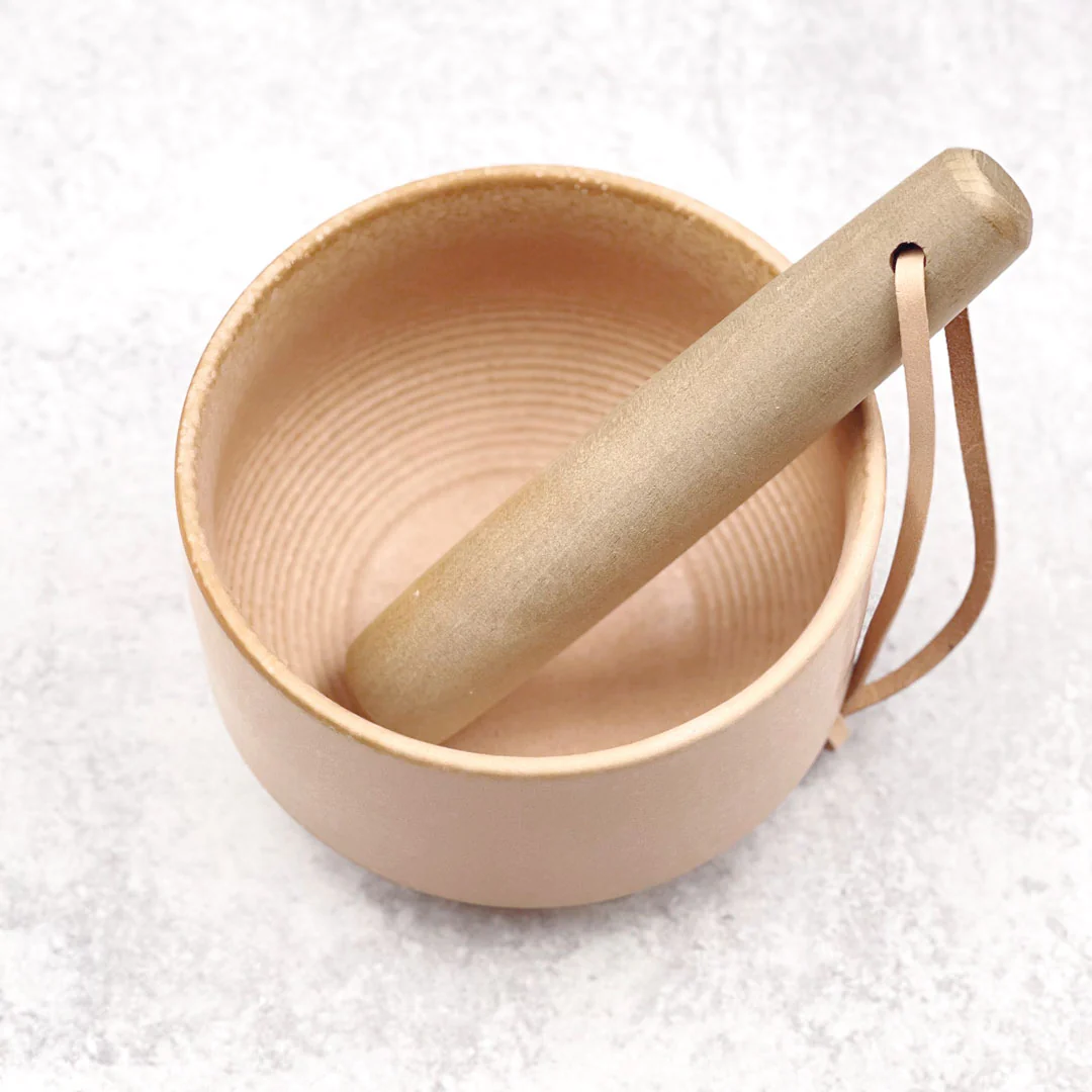 Yamatsu Matcha Tea Bowl Pink Combed Interior 12 fl oz / 5.9" dia with Muddler - Image 6