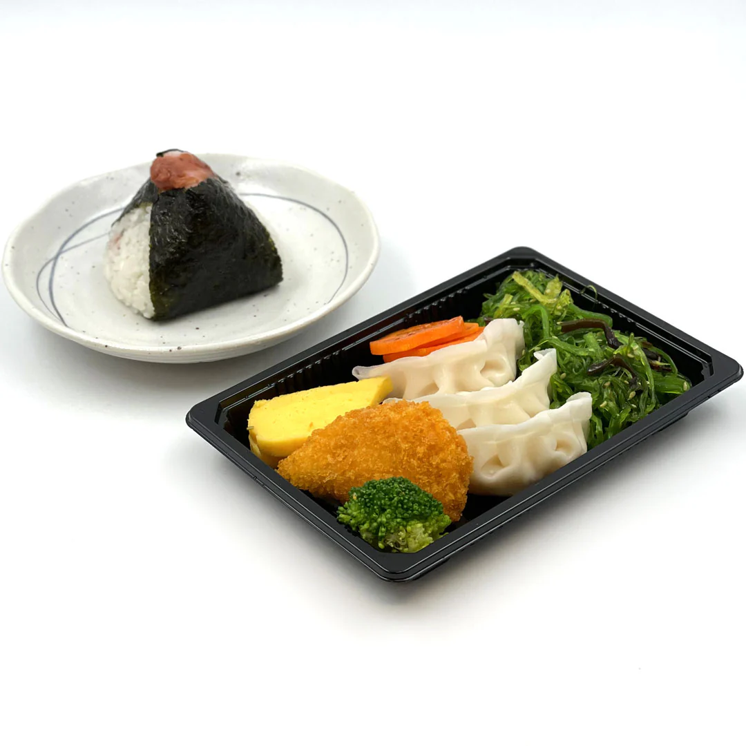YB-02 PET Black Takeout Sushi Tray 7.3" x 5.1" (500/case) - Image 3